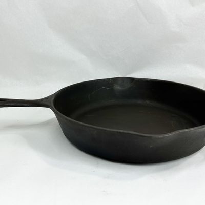 WAGNER WARE CAST IRON SKILLET, MID-20TH CENTURY