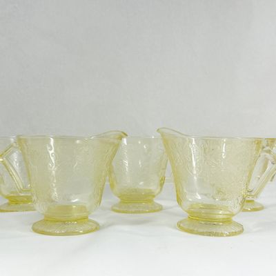 FIVE PIECES OF FLORENTINE DEPRESSION GLASS