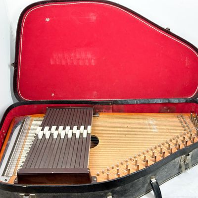 OSCAR SCHMIDT 15-CHORD WOODEN AUTOHARP