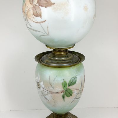 VICTORIAN CASED GLASS PARLOR LAMP