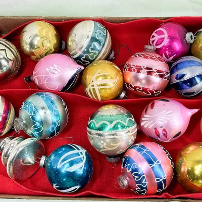 EIGHTEEN VINTAGE GLASS HOLIDAY ORNAMENTS