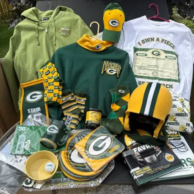 Green Bay Packers Lot: clothing, hat, socks, party essentials, books etc. 