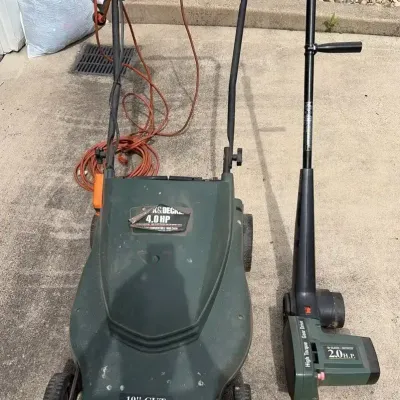 Black & Decker 4.0hp Electric Lawnmower W/19” Deck & Edger