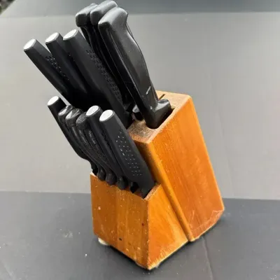 13-piece Knife Set: 7 Amortsen steak knives, 3 carving knives, 3 paring knives