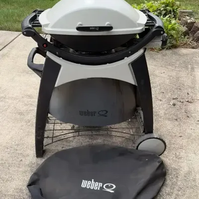 Weber 12,000 btu Gas Grill W/cover