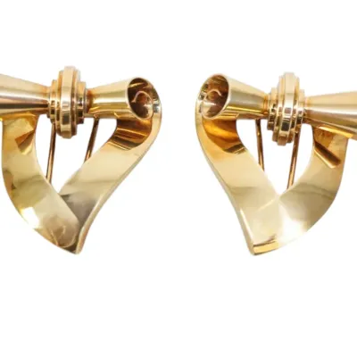 Sale Photo Thumbnail #145: PAIR 14K GOLD RETRO SCROLLED FUR / DRESS CLIPS
