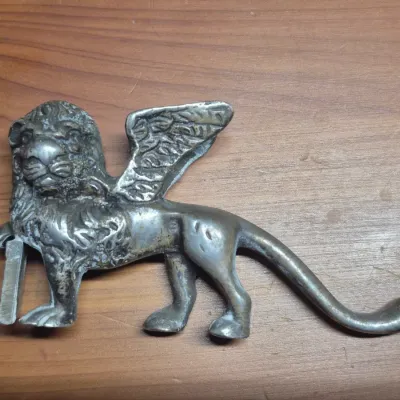 Sale Photo Thumbnail #9: The LION is a vintage metal figurine or paperweight of the Lion of Saint Mark, featuring a winged lion design cast in a bronze or silver-toned metal
Probably a souvenir of Venice, Italy.....common in 1970-80s.  Weighty for its size: 3/2/1.25"
unbranded, e