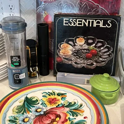 Assorted kitchenware 