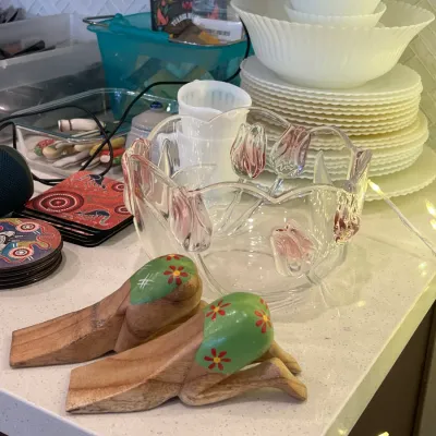 Assorted kitchenware 