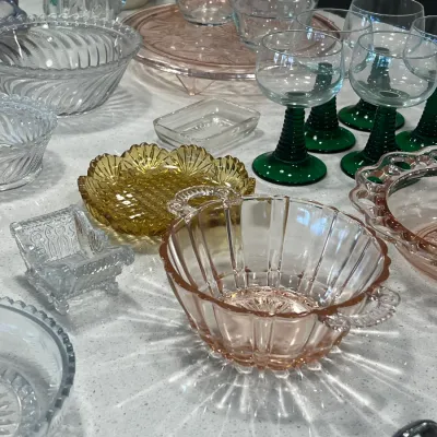Assorted glassware, 
