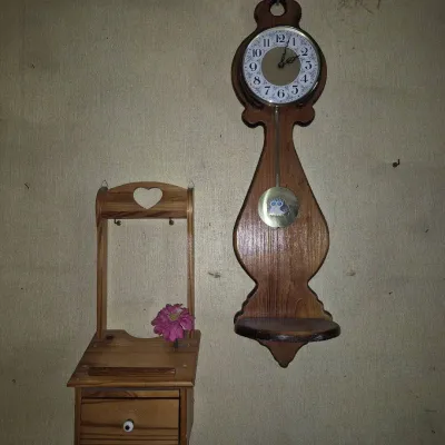 Wall Clock & Note Station