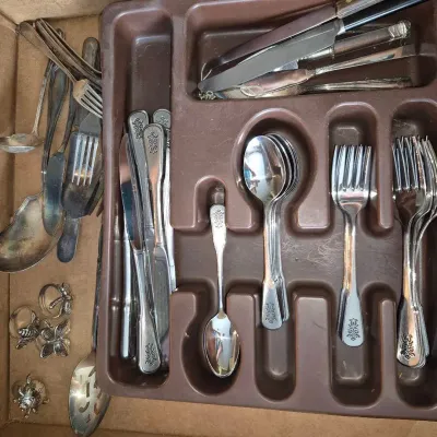 Oneida Deluxe Stainless Set For 8
