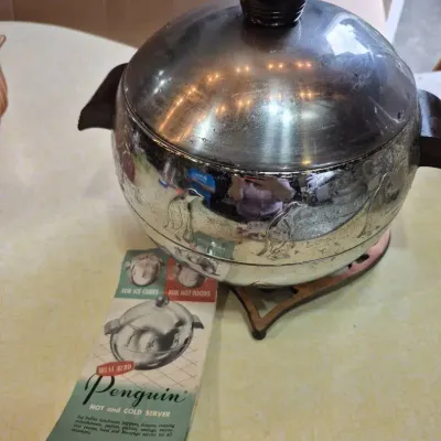 Penquin Hot And Cold Server + Metal Trivets