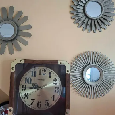 Mercedes Clock & Decor