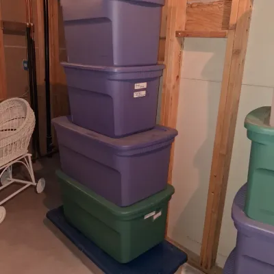 TWO 22 GALLON, TWO 33 GALLON AND AN UNDER THE BED STORAGE TOTES