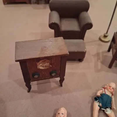 QUALITY WOODEN DOLL HOUSE FURNITURE WITH VINTAGE DOLLS