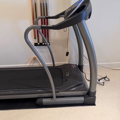 HORIZON FITNESS ELITE SERIES 5.1T TREADMILL, DUMBBELLS, ANKLE WEIGHTS AND TUNTURI ERGOMETER ORIGINALS UPRIGHT EXERCISE BIKE