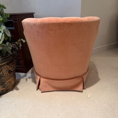 WOODMARK ORIGINALS VINTAGE PEACH VELVET TUFTED BARREL ARMCHAIR ON CASTERS AND ARTIFICIAL PLANT CLIMBING A METAL OBELISK TRELLIS
