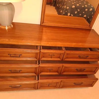 WHITE 7 DRAWER DOVETAILED DRAWER DRESSER WITH MIRROR AND LAMP
