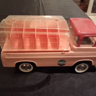 1960'S NYLINT FORD ECONOLINE KENNELS TRUCK