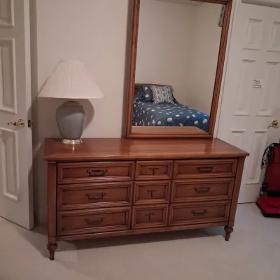 WHITE 7 DRAWER DOVETAILED DRAWER DRESSER WITH MIRROR AND LAMP