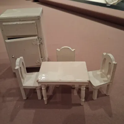 QUALITY MOSTLY WOODEN DOLL HOUSE FURNITURE