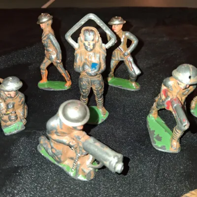LEAD TOY MILITARY FIGURES (1)