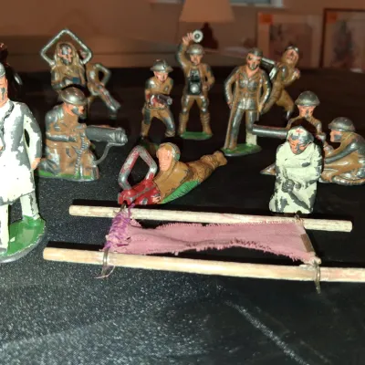 LEAD TOY MILITARY FIGURES (1)
