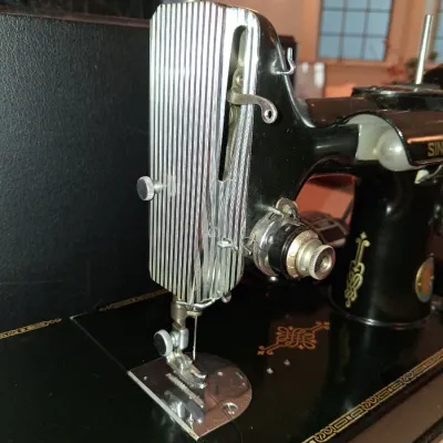 SINGER FEATHERWEIGHT SEWING MACHINE WITH CASE PLUS SEWING BOX WITH NOTIONS