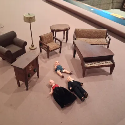 QUALITY WOODEN DOLL HOUSE FURNITURE WITH VINTAGE DOLLS