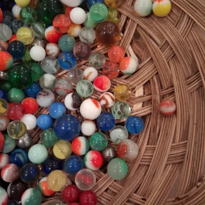 AN ASSORTMENTS OF MARBLES