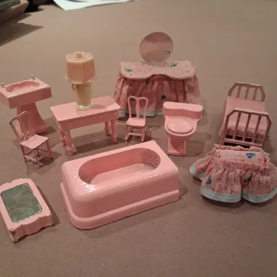 QUALITY MOSTLY WOODEN DOLL HOUSE FURNITURE