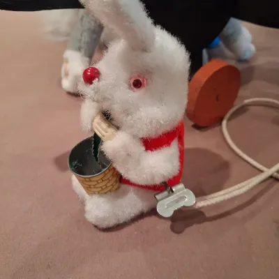 WIND UP RABBIT, PLUSH ANIMALS, SHOPPING CART AND PULL TOY