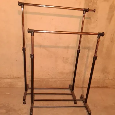 2 ADJUSTABLE GARMENT RACKS ON WHEELS