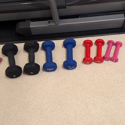 HORIZON FITNESS ELITE SERIES 5.1T TREADMILL, DUMBBELLS, ANKLE WEIGHTS AND TUNTURI ERGOMETER ORIGINALS UPRIGHT EXERCISE BIKE