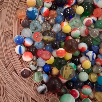 AN ASSORTMENTS OF MARBLES