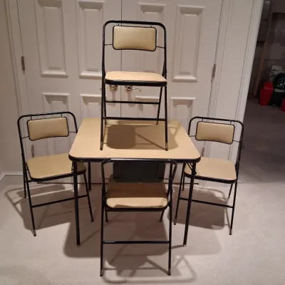 SAMSONITE 4 FOLDING CHAIRS AND TABLE