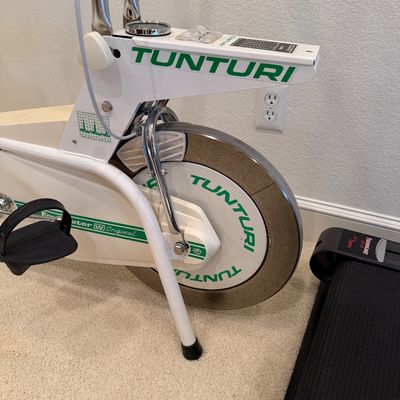 HORIZON FITNESS ELITE SERIES 5.1T TREADMILL, DUMBBELLS, ANKLE WEIGHTS AND TUNTURI ERGOMETER ORIGINALS UPRIGHT EXERCISE BIKE
