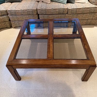 LANE SQUARE WOODEN 4 PANEL INSERT GLASS TOP COFFEE TABLE WITH A FESTIVE HOLIDAY CANDLE CENTERPIECE