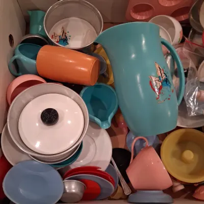 NICE COLLECTION OF TOY DISHES
