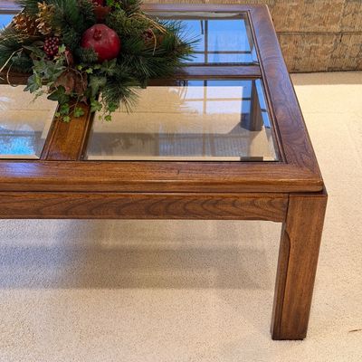 LANE SQUARE WOODEN 4 PANEL INSERT GLASS TOP COFFEE TABLE WITH A FESTIVE HOLIDAY CANDLE CENTERPIECE