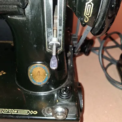 SINGER FEATHERWEIGHT SEWING MACHINE WITH CASE PLUS SEWING BOX WITH NOTIONS