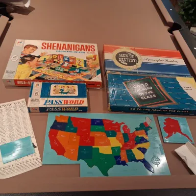 PLASTIC US MAP PUZZLE AND BOARD GAMES
