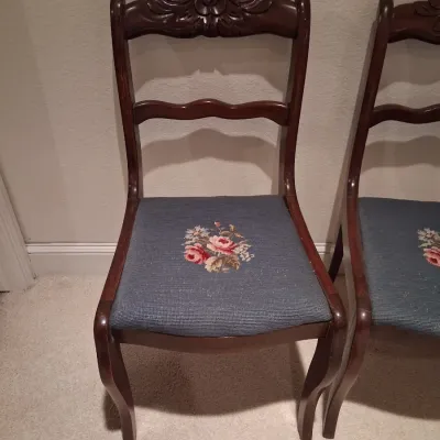 4 VINTAGE CHAIRS WITH CARVED OPEN BACKS AND NEEDLEPOINT SEATS