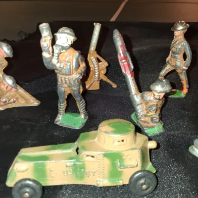 LEAD TOY MILITARY FIGURES (1)
