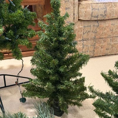 CHRISTMAS TREE WITH LIGHTS, 2 SMALLER TREES AND A WREATH