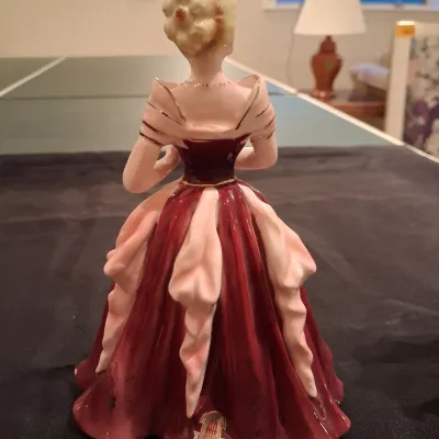 2 PROCELAIN FIGURINES