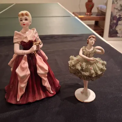 2 PROCELAIN FIGURINES