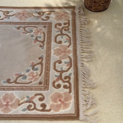 ARTIFICIAL TREE WITH WOVEN BASKET AND CALLAWAY RUG