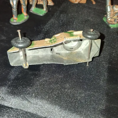 LEAD TOY MILITARY FIGURES (1)